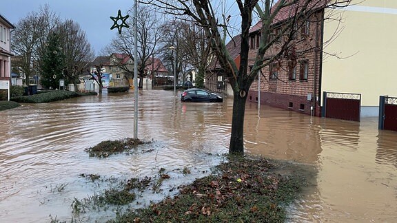 Das Hochwasser steht in Windehausen