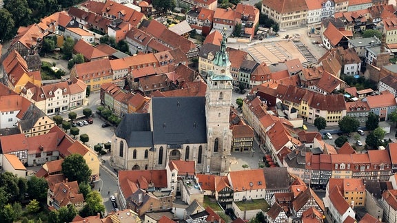 Blick auf die Innenstadt mit Marktkirche von Bad Langensalza aus der Luft