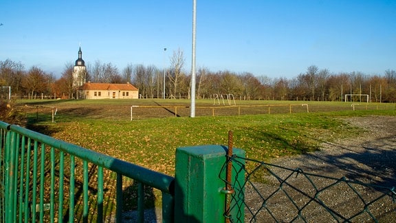 Im Bild ist der alte Sportplatz in Bad Tennstedt.