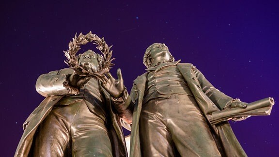 Polarlicht über dem Goethe-Schiller-Denkmal Weimar