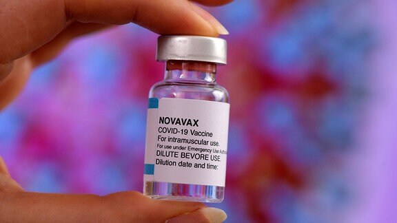 Eine Dose des Impfstoffs von Novavax.