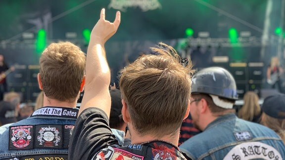Fans beim Heavymetal-Festival Obermehler