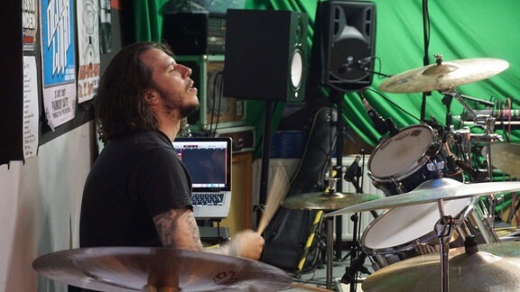 Tom Walther am Schlagzeug
