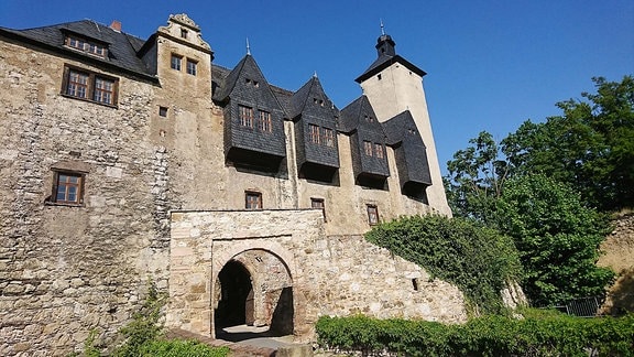 Das gemauerte Portal der mittelalterlichen Burg Ranis.