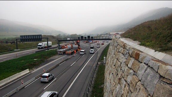 Eröffnung der Nordröhre des Jagdbergtunnels bei Jena in Richtung Westen.