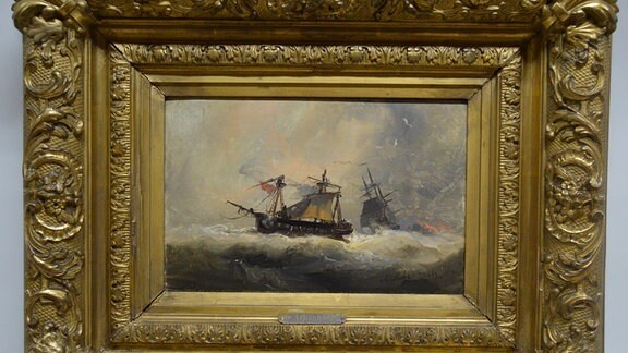Schiffe auf einem Gemälde mit Goldrahmen