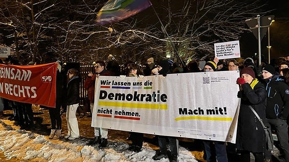 Rund 250 Teilnehmer gab es in Gera am Donnerstagabend bei einer Demonstration gegen die AfD.