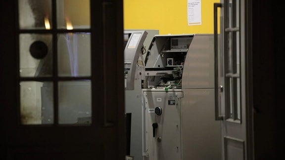 Ein aufgesprengter Geldautomat.