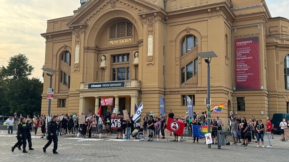 Demonstration vor dem Theater in Gera.