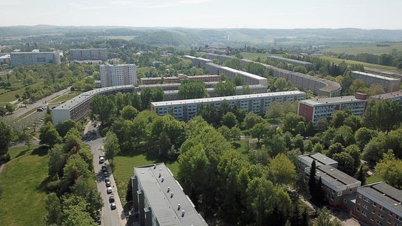 Wohnhäuser und Grünflächen sind im Stadtteil Gera-Lusan zu sehen. 