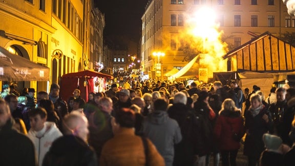 Viele Menschen auf dem Höhlerfest in Gera.