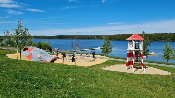 Strandbad Zeulenroda mit Blick auf das Zeulenrodaer Meer und Spielplatz