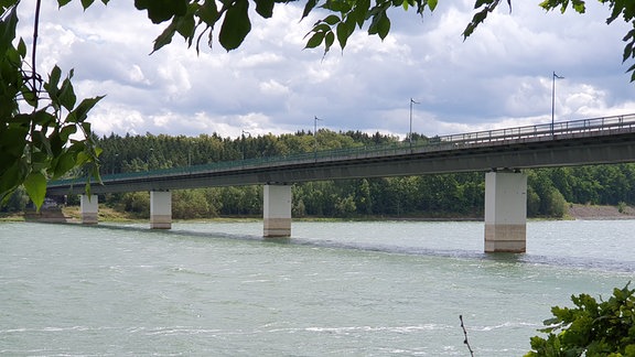 Die Stauseebrücke von Zeulenroda heute.