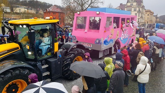 Barbie-Mobil beim Greizer Faschingsumzug