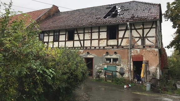 Brandspuren an einem Haus