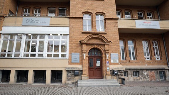 Das Gebäude der Philharmonie und der Ernst Abbe Bibliothek.