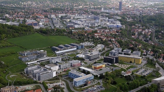 Ein Gewerbegebiet am Rande von Jena aus der Luft