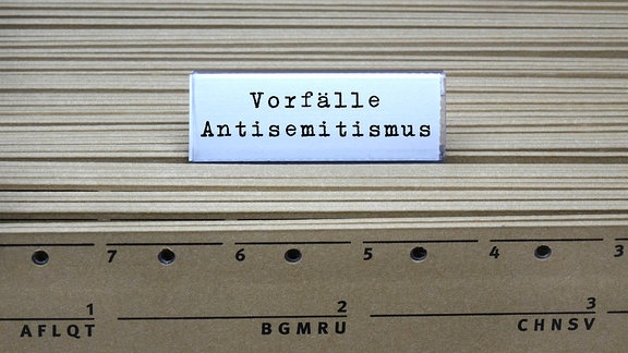 Ein Hängeregister mit der Aufschrift Vorfälle Antisemitismus