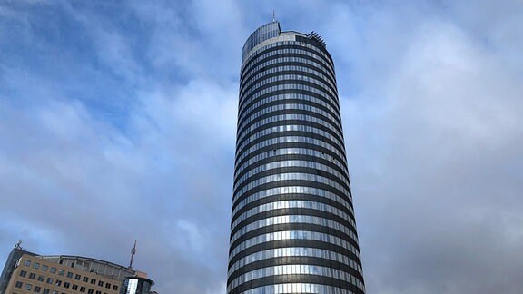 Jentower-Hochhaus nach Abbau von Intershop-Logo