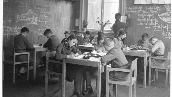 Historische Bilder der ersten Jenaplan-Schule in Deutschland