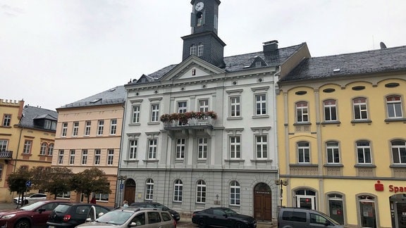 Das Rathaus der Stadt Bad Lobenstein von außen.