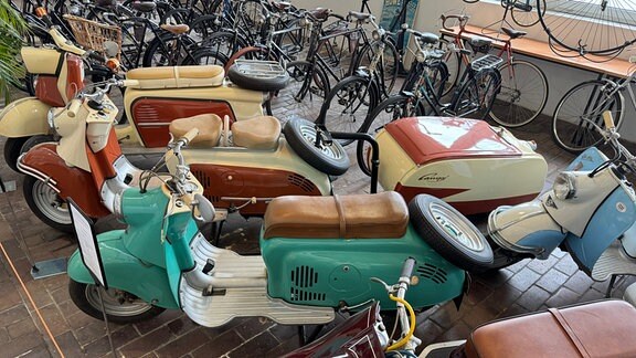 Oldtimer-Motorroller in einem Museum