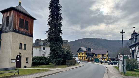 Dorfstraße in ausgestorbenem Sitzendorf