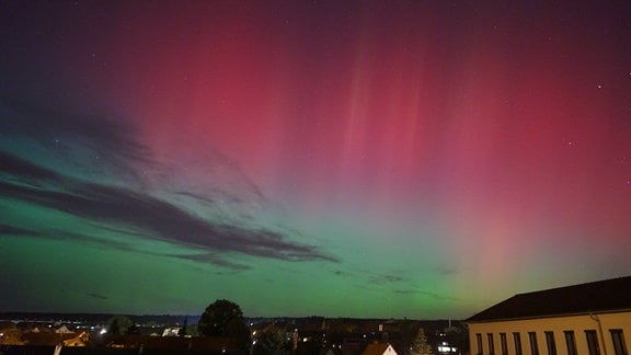 Farben am Nachthimmel über Thüringer Orten