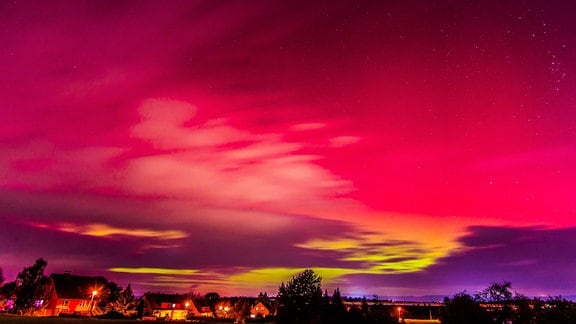 Farben am Nachthimmel über Thüringer Orten