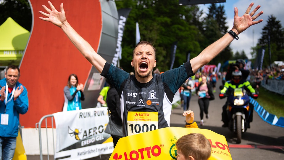 Rennsteiglauf 2024: Podwójne zwycięstwo Erfurtu w supermaratonie