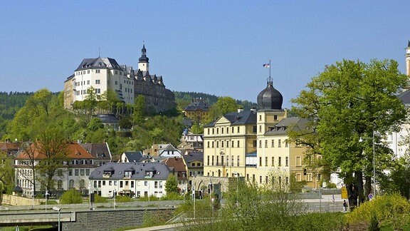 Das Obere und Untere Schloss in Greiz. Hier residierte die Fürsten Reuß älterer Linie, der kleinsten Monarchie im Deutschen Kaiserreich. 