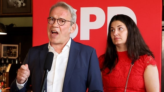 Georg Maier (SPD), Vorsitzender der SPD in Thüringen und Spitzenkandidat, spricht bei der Wahlparty der SPD. 