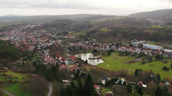 Luftbild des Ortes Geraberg im Ilm-Kreis