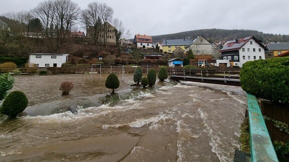 Hochwasser in Manebach im Ilm-Kreis.