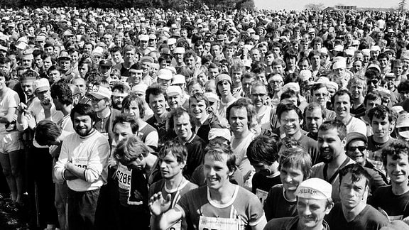 Teilnehmerfeld beim Rennsteiglauf 1980
