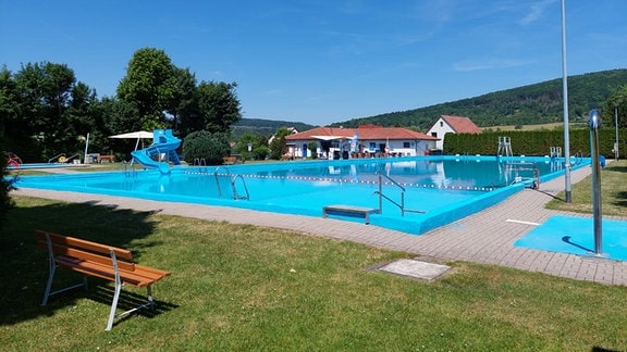 Das Freibad Kaltennordheim lädt auch in der Badesaison 2023 zur erfrischenden Abkühlung ein.