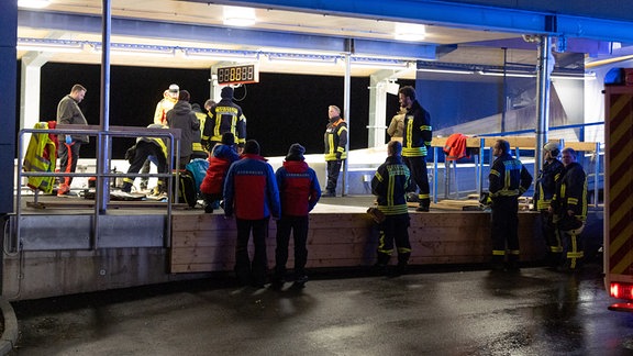 Rettungskräfte an Bob- und Rennrodelbahn in Oberhof