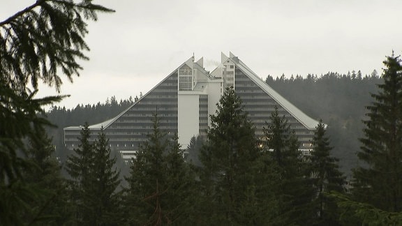 Ein großes Hotel im Thüringer Wald.
