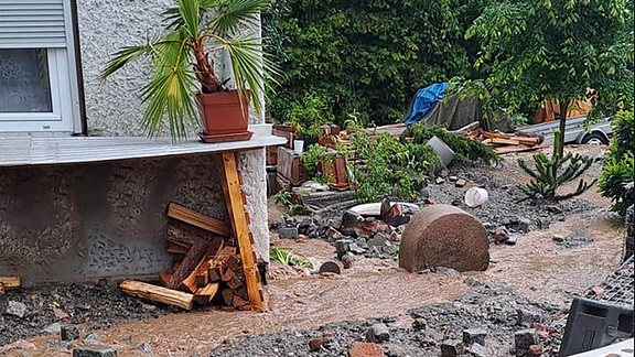 Hochwasser - ein überschwemmter Garten
