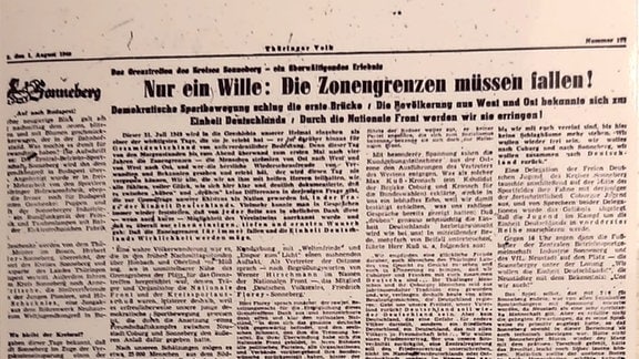 Zeitungsausschnitt aus "Thüringer Volk" vom 1. August 1949 über das Fußballspiel Eintracht Sonneberg gegen den VfL Neustadt auf Zonengrenze