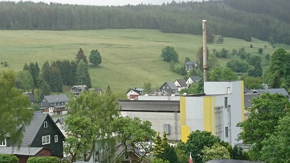 Blick auf eine fabrik