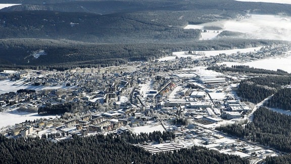 Luftbild von Neuhaus am Rennweg bei Schnee