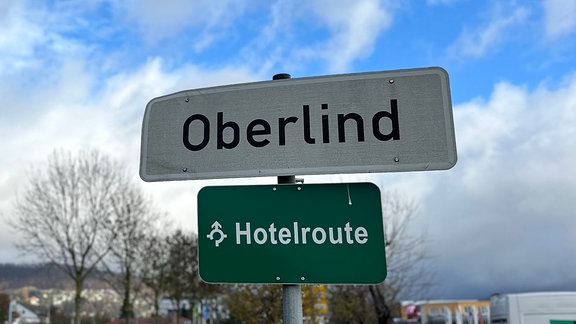 Ein Schild mit dem Ortsnamen Oberlind.