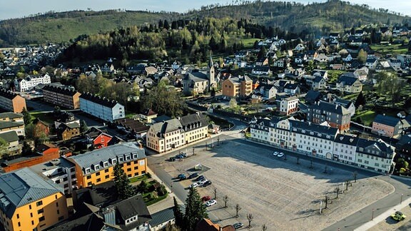 Luftbild von Steinach im Kreis Sonneberg mit Markt und Stadtansicht