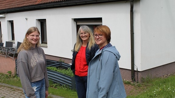 drei Frauen (Careleaver) im Kinder- und Jugenddorf Zella-Mehlis