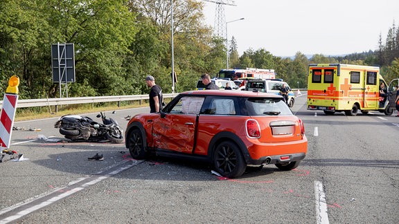 Ein Fahrer eines Motorrollers starb bei einem Unfall in Suhl-Friedberg.