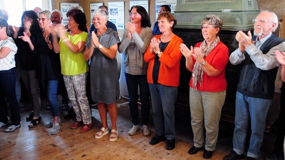 Der Volkschor Kromsdorf applaudiert.