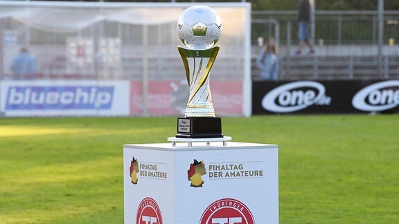 Der Pokal des Thüringer Fussball-Verbandes.