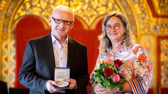 Verleihung der "Thüringer Rose" an Ehrenamtler aus dem ganzen Land. Auf der Wartburg, durch Sozialministerin Heike Werner.