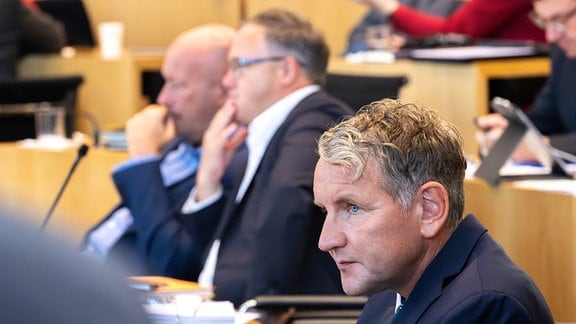 Thomas L. Kemmerich (FDP), Mario Voigt (CDU-Fraktionsvorsitzender) und Björn Höcke (AfD-Fraktionsvorsitzender) 